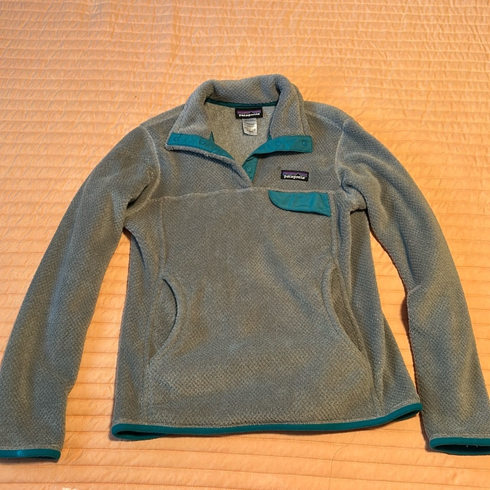 Patagonia Women's Grey and Blue Pullover - Small